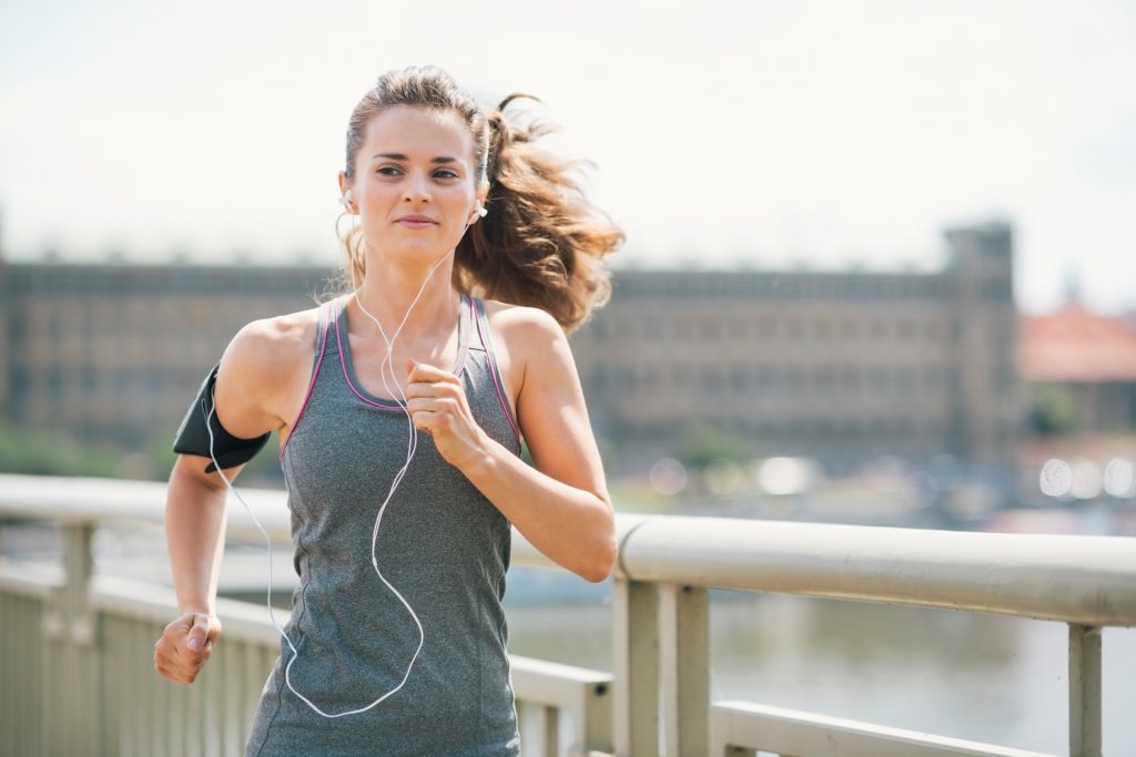 woman doing speedwork running session